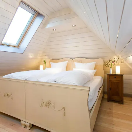 Semesterbostad Spacious Vacation With A Garden View *