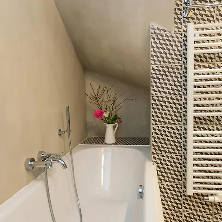 Spacious Vacation With A Garden View *