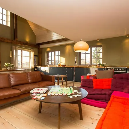 Spacious Vacation With A Garden View Semesterbostad