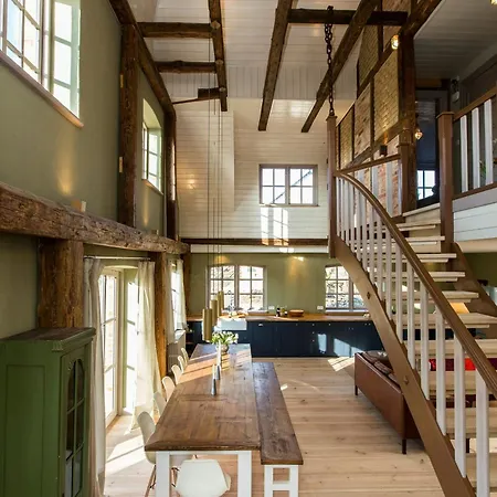 Semesterbostad Spacious Vacation With A Garden View