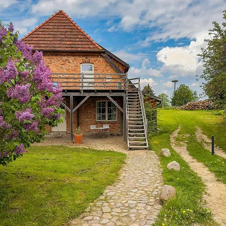 Spacious Vacation With A Garden View *