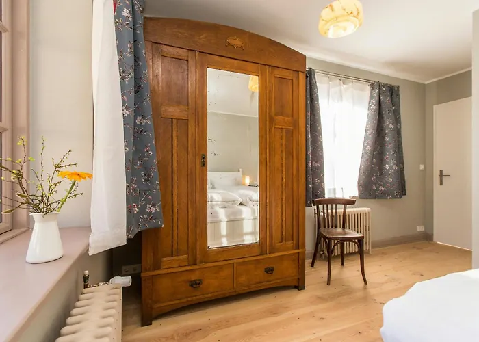 Spacious Vacation With A Garden View *