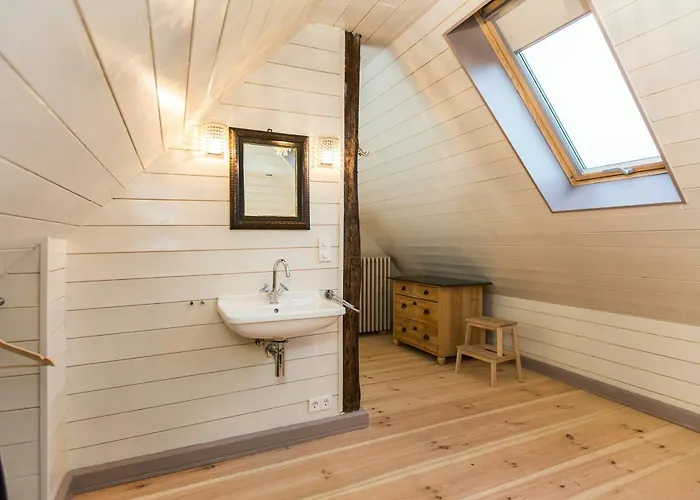 Spacious Vacation With A Garden View *